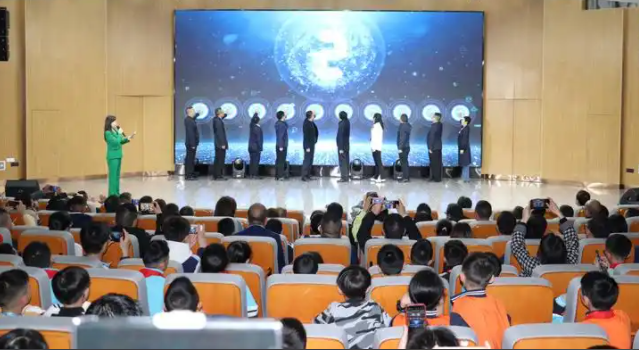 灵活学习不同地区的教师共享教学经验共同破解教学难题 灵活学习不同地区的教师共享教学经验共同破解教学难题